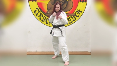 Vanessa Richter mit neuer Gürtelfarbe im Dojo der Sparte Kickboxen/Ju-Jutsu/BJJ/Judo (Bild: Edgar Schmid)