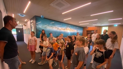 Thomas Hüttner fand eine erwartungsvollen Edelsfelder Gruppe vor.  (Bild: Heidi Hiltel)