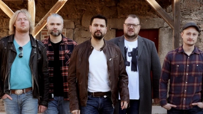 Die Band Coasters spielt mit „The Commitment Brothers and Sisters“ im Schafferhof in Neuhaus. (Bild: QUELLE UNBEKANNT!)