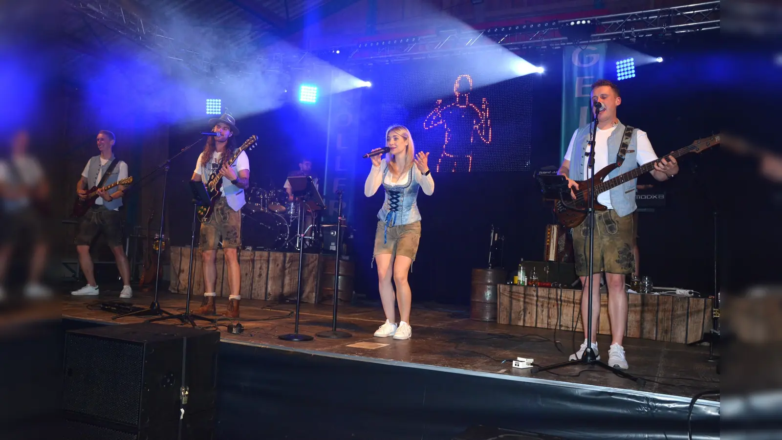 Bereits zum vierten Mal gastiert „Pröllergeisda“ aus Niederbayern zum Hallenfest der FFW Pleußen. Auch dieses Mal garantiert die Band für beste Stimmung, wenn sie an diesem Samstag ab 21 Uhr auftreten wird. (Bild: Josef Rosner)