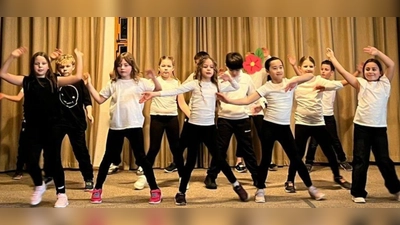 Die Grundschulkinder begeisterten beim Kaffeekränzchen. (Bild: Christina Wirth)