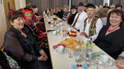 Rothenstädter Senioren feiern im Pfarrsaal. (Bild: Regina Frischholz)