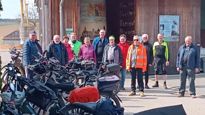 OWV-Montagsradler besuchten größten Bierkrug der Welt. (Bild: Thomas Gareis)
