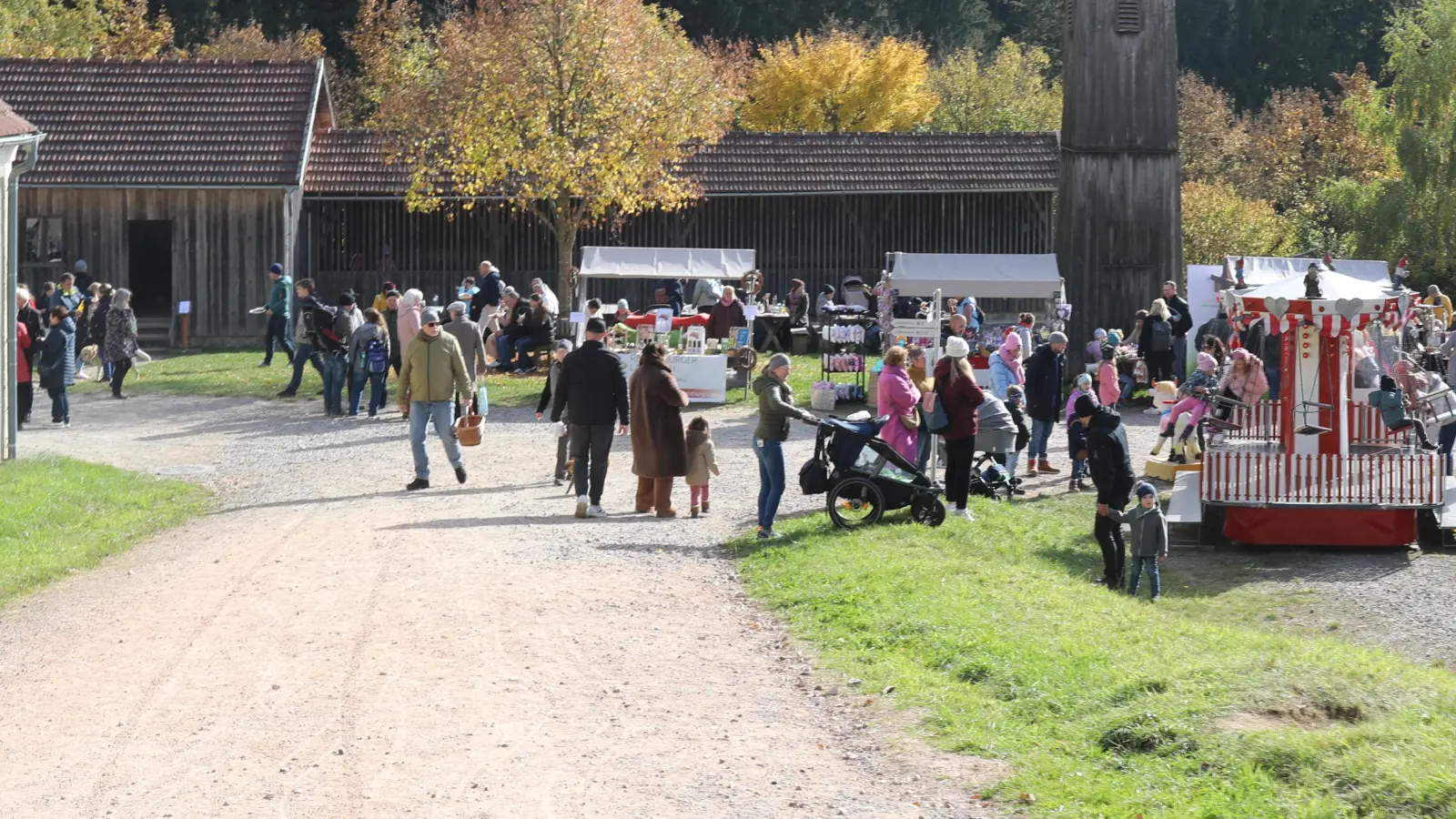Der Kirchweihmarkt im Freilandmuseum Oberpfalz im Jahr 2025. (Foto: Eva Gröninger)