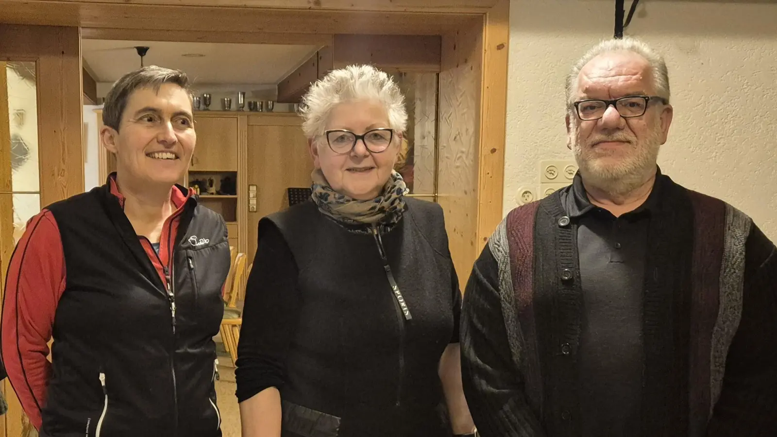 Im Bild (v. l. n. r.): Barbara Kaßeckert (2. Kolping-Vorsitzende), Referentin Erika Steger und Reiner Gärtner (1. Kolping-Vorsitzender) beim Vorsorge-Vortragsabend in Friedenfels. (Bild: Andreas Kaßeckert)