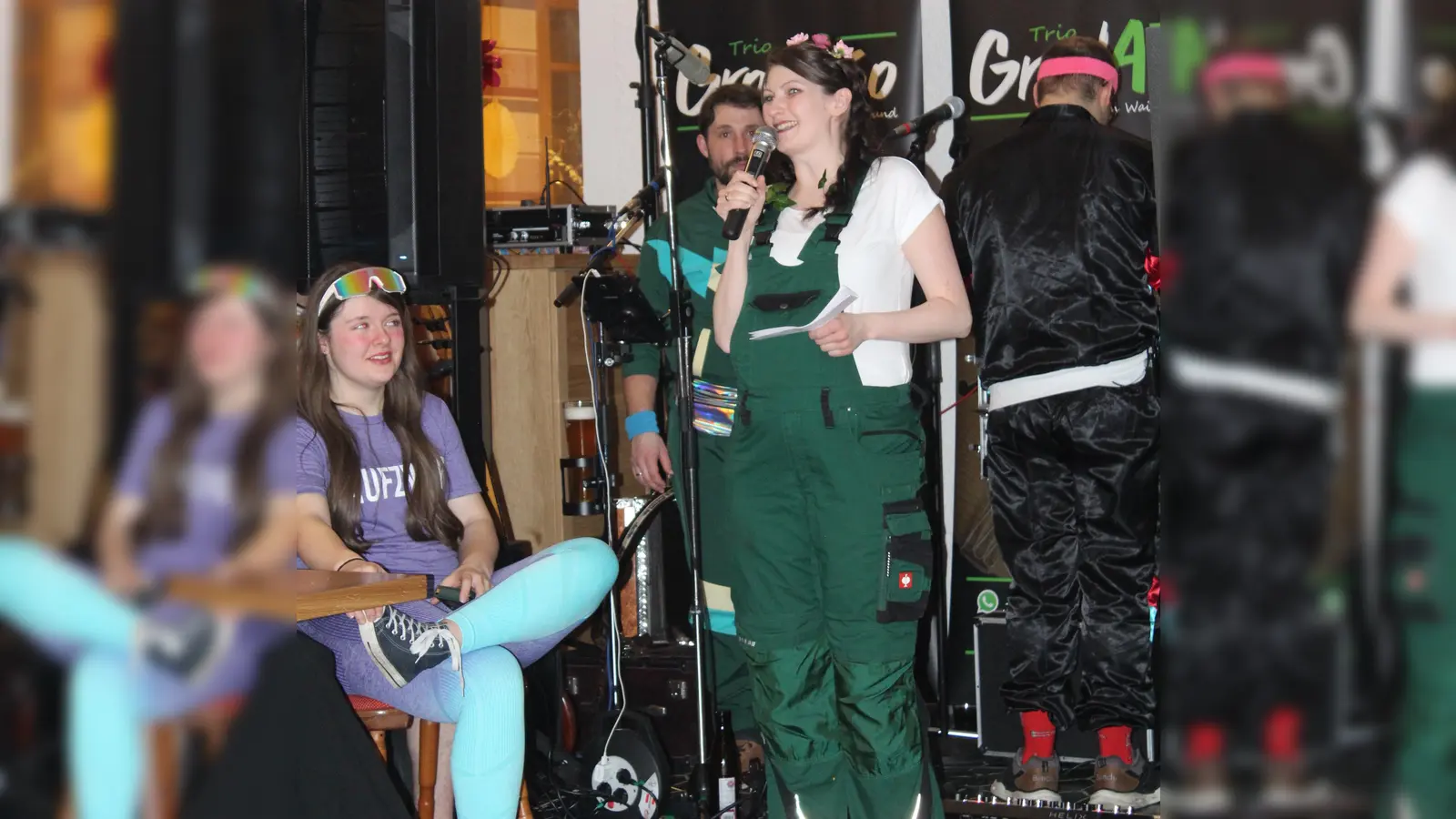 Christina Daschner begrüßte in Steinlohe viele Gäste beim Faschingsball der Feuerwehr.<br> (Bild: Nikolaus Scherr)