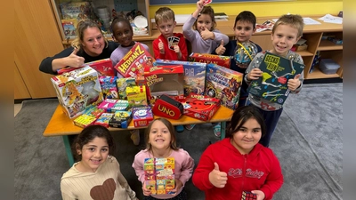 Bei den Kindern der OGS herrscht große Freude über den Gewinn. (Bild: Saskia Waidhas)