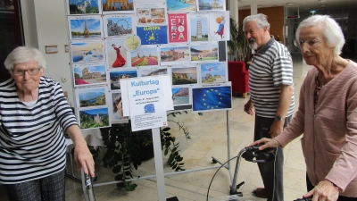 Bilder aus ganz Europa waren beim europäischen Kulturtag im Caritas-Altenheim Marienheim zu sehen  (Bild: Daniela Donhauser)