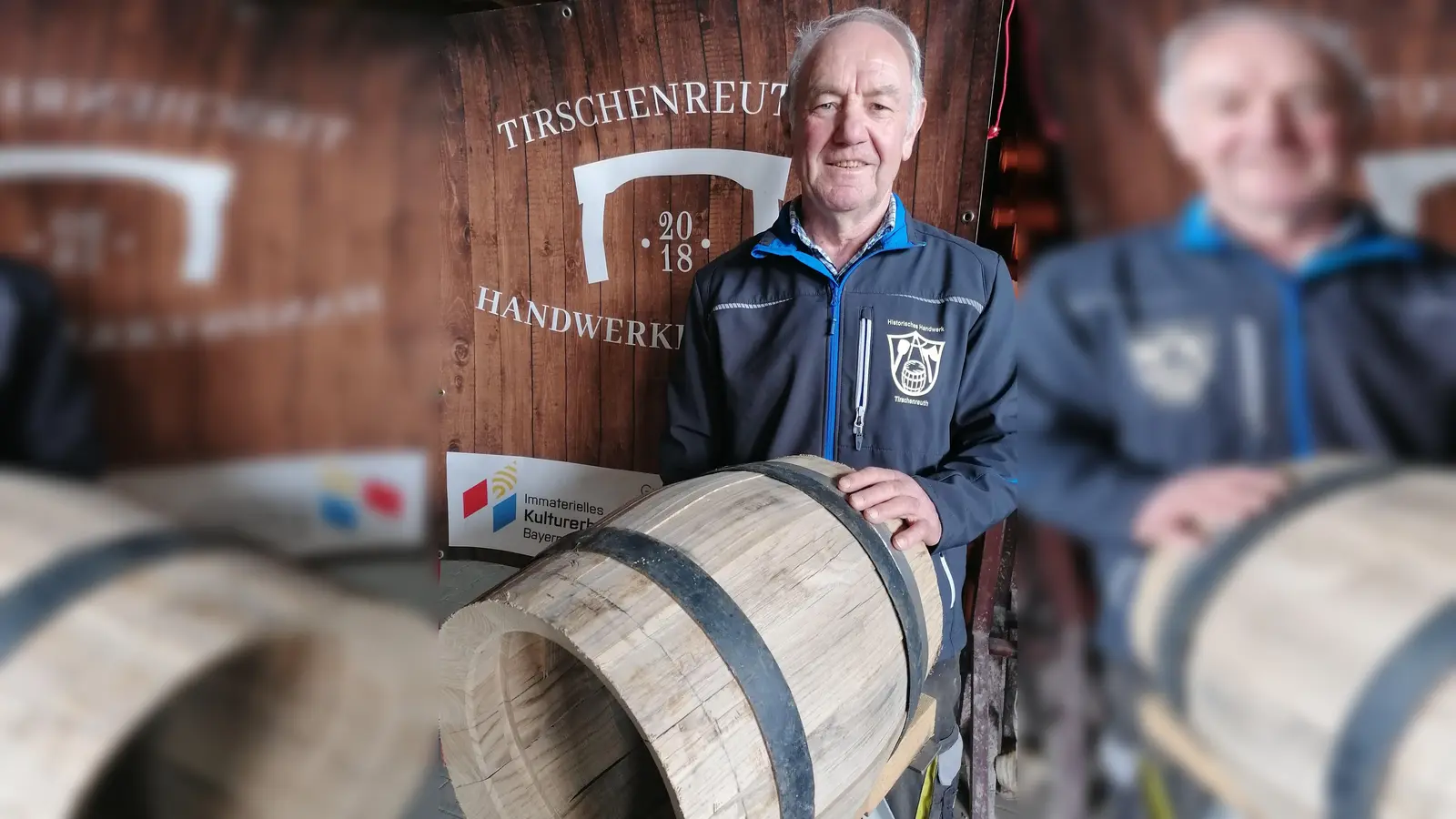 Herbert Konrad bei einem in Bearbeitung befindlichen Bierfass. (Bild: Herbert Konrad/Arbeitskreis Historisches Handwerk/exb)