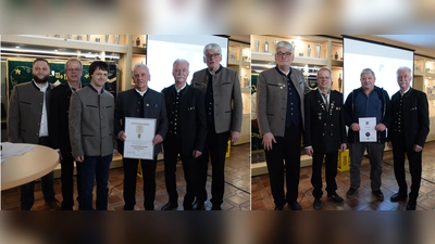 Die geehrten Günter Baumkirchner (linkes Foto) und Martin Beinhölzl (rechtes Foto) mit den Schützenmeister vom Verein, GAU und OSB. (Bild: Michael Hauser)
