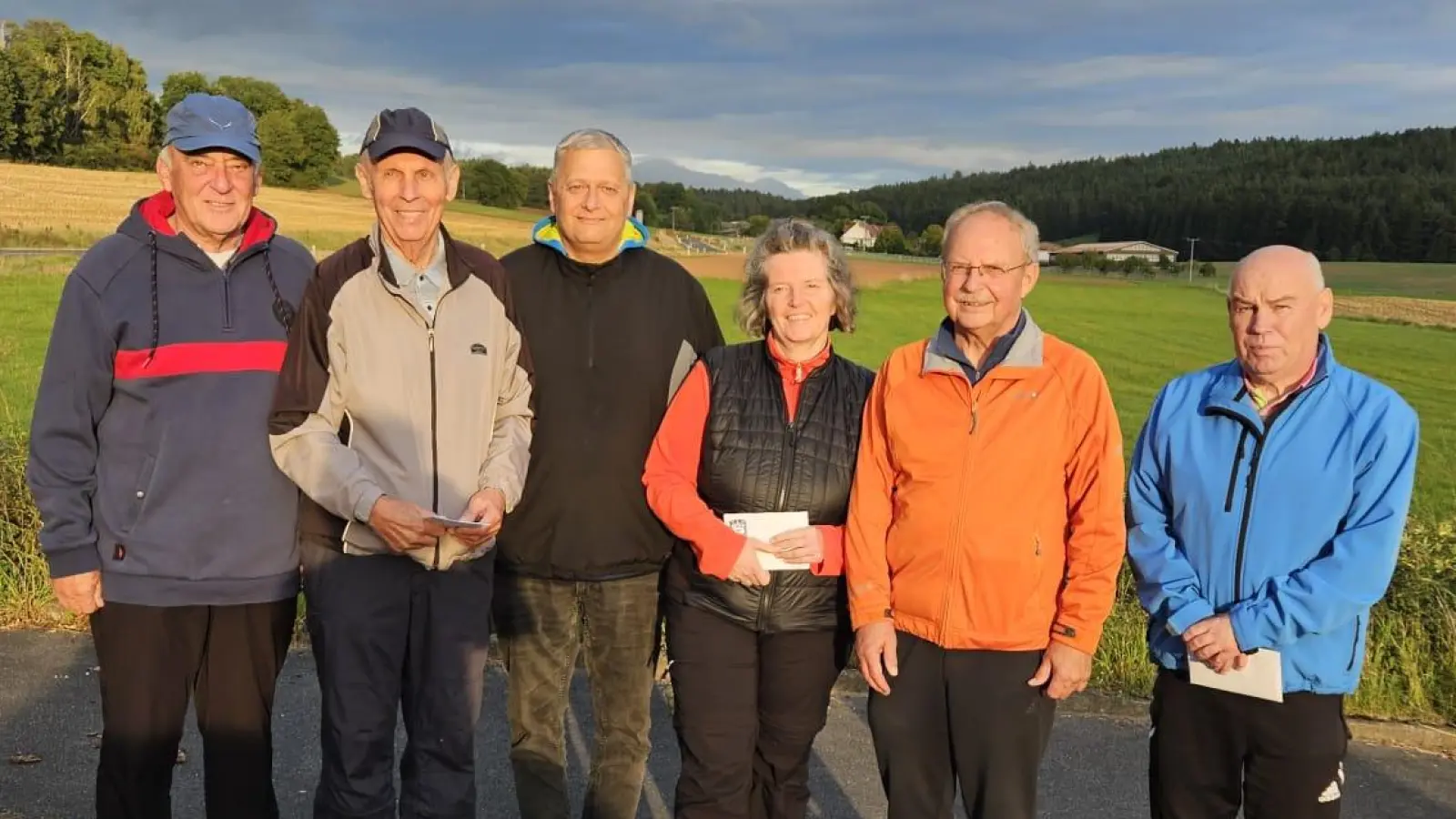 Von links nach rechts: Vorstand Josef Sirtl, Erwin Rodler, Max Pfleger, Birgit Weinhold, Wolfgang Graser, Reinhard Kirschner (Bild: Karin Kroher)