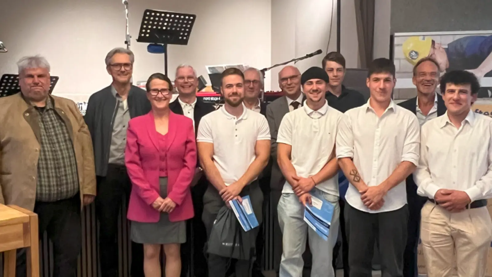 Ehrung der neuen Gesellinnen und Gesellen der Bau-Innungen. (Bild: Angela Leistl)