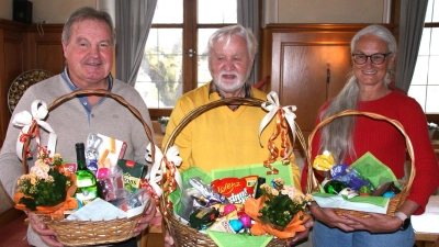 Die Gewinner der Osternester (v. l.): Hans Götz, Waldemar Pirner, Andrea Schröther. (Bild: Peter Domanits )