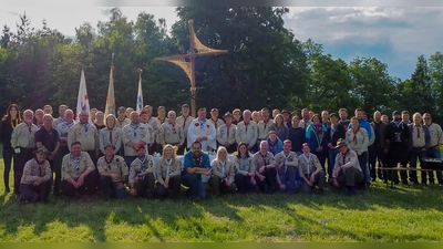 Gemeinsames Gruppenbild nach dem Feldgottesdienst. (Bild: Kim Ruhnau )