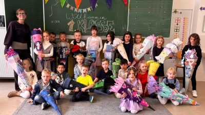 1. Schultag der Klasse 1a mit Klassenleiterin Denise Leonard (Bild: Sonja Fleischmann)