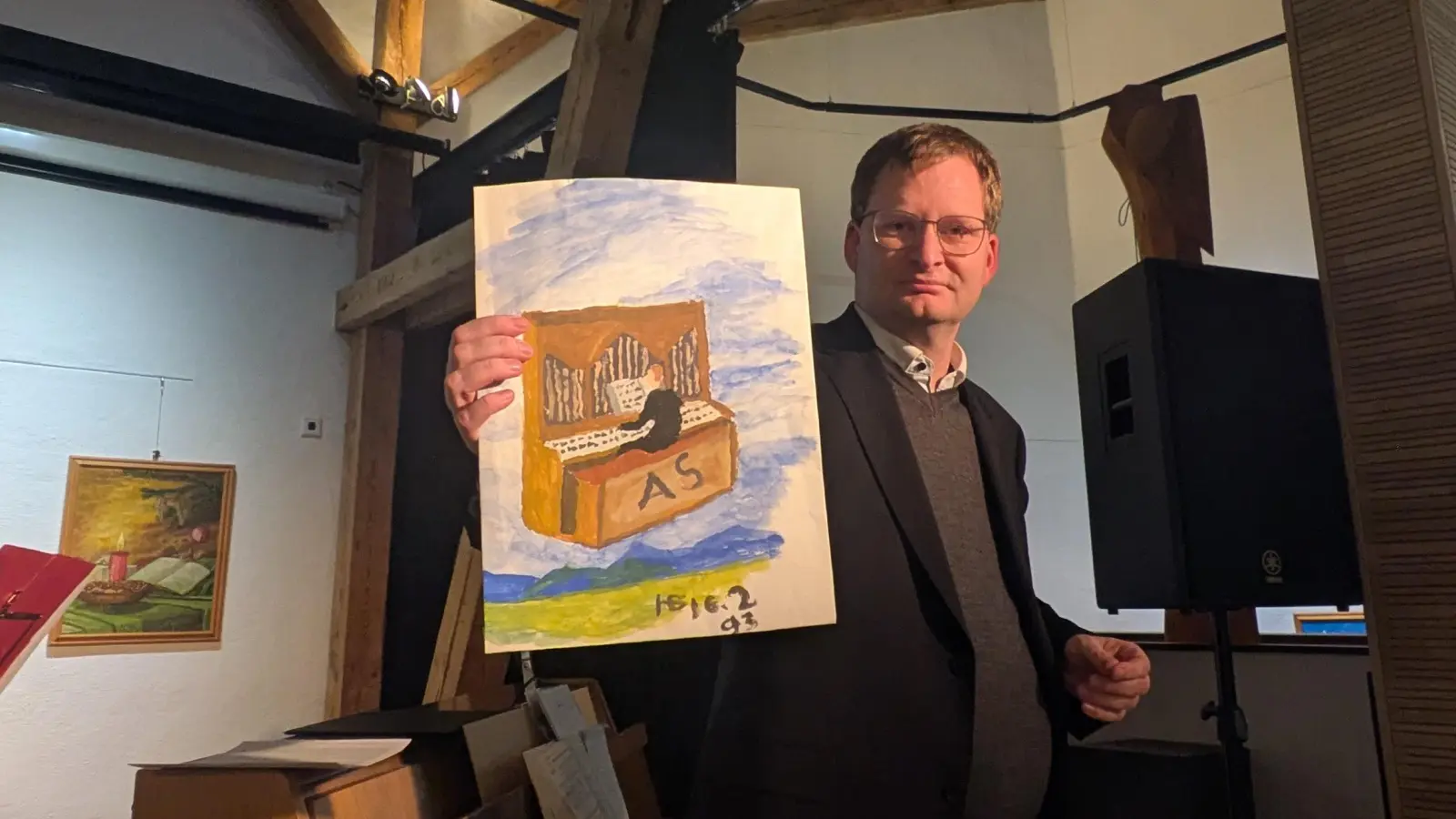 Andreas Sagstetter hatte ein Bild mitgebracht, das er zum 19. Geburtstag von Günther Holzapfel geschenkt bekam.  (Bild: Paul Zrenner)