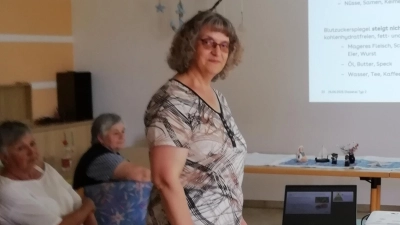 AOK-Ernährungsexpertin Sasja Mechthold erklärt, worauf es bei einer gesunden Ernährung ankommt (Bild: Michaela Mösbauer)