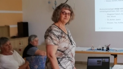 AOK-Ernährungsexpertin Sasja Mechthold erklärt, worauf es bei einer gesunden Ernährung ankommt (Bild: Michaela Mösbauer)
