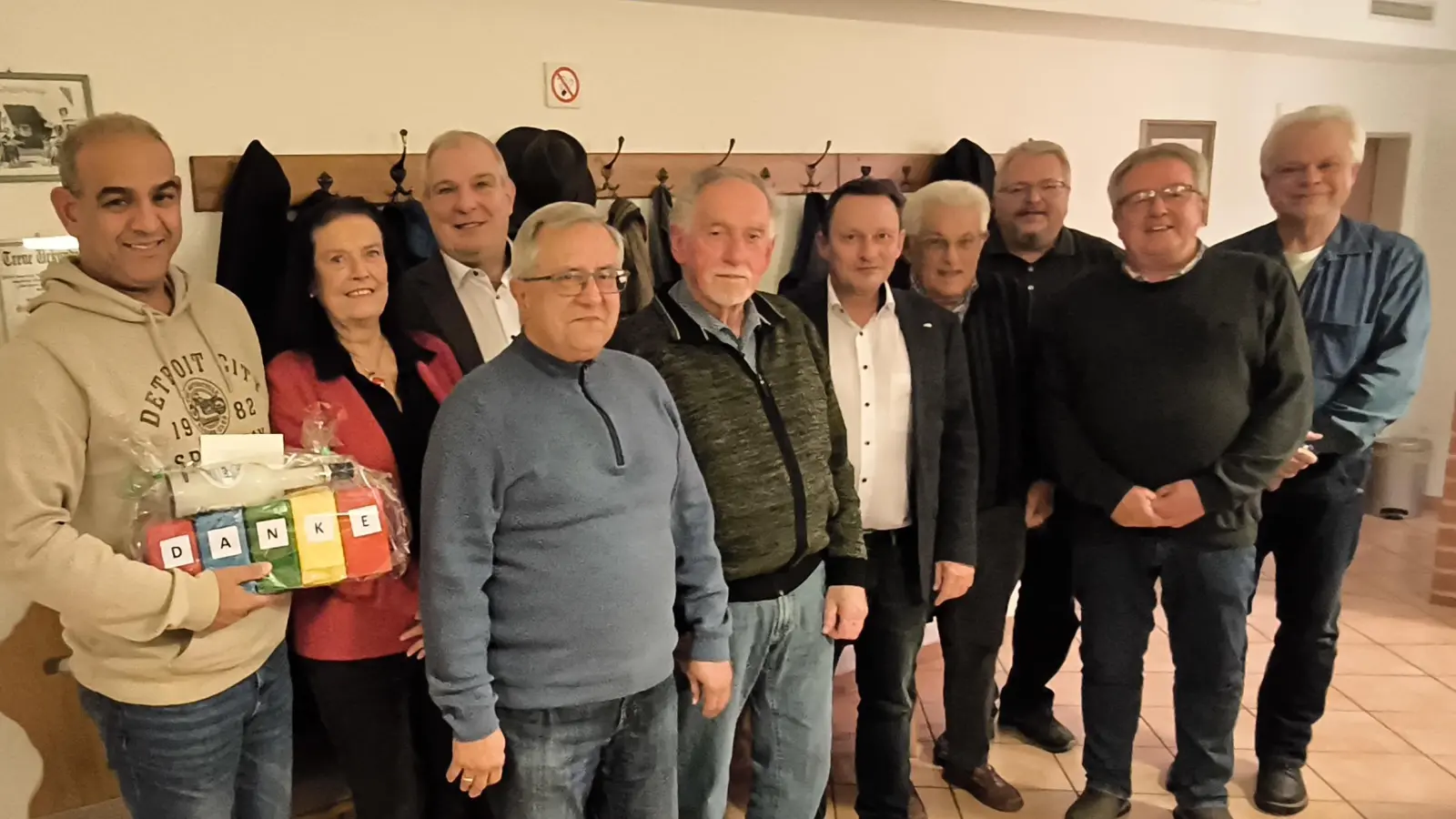 Jahreshauptversammlung des Stadtverbandes der Siedlergemeinschaft; Neugewählte Vorstandschaft mit Ehrengästen (Bild: Helmut Ruhland)