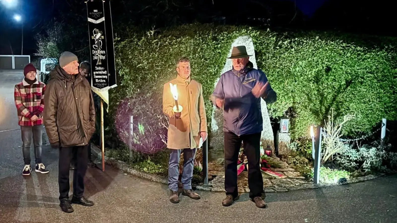 V. r. n. l. 1. Vorsitzender Paul Grötsch, 2. Vorsitzender Nikola Vranjes, Bürgermeister Lothar Höher. (Bild: Nikola Vranjes)