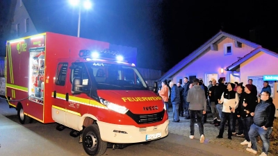 Die Freiwillige Feuerwehr Aschach hat ein neues Tragkraftspritzenfahrzeug Logistik ( TSF-L ) bekommen.  (Bild: Alfred Schorner)