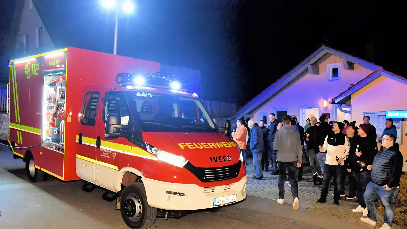 Die Freiwillige Feuerwehr Aschach hat ein neues Tragkraftspritzenfahrzeug Logistik ( TSF-L ) bekommen.  (Bild: Alfred Schorner)