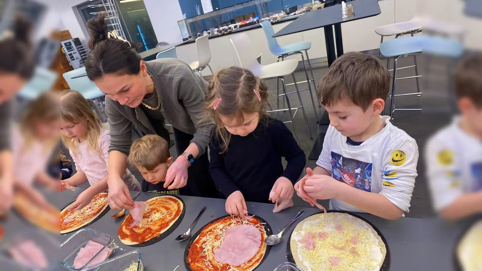 Kinder des Johanniter-Kinderhauses Conrad backen Pizza  (Bild: Kerstin Tapparelli )