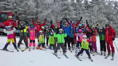 Teilnehmer und Übungsleiter am Skikurs (Bild: Christoph Meier)