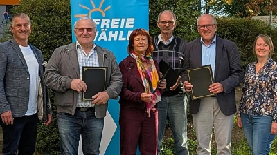 Von der Gründung im Gasthaus „Beck'n” bis zu fünf Sitzen im Gemeinderat – Dietmar Schaller erinnerte an ein Vierteljahrhundert kommunalpolitischer Arbeit und dankte der ersten Vorstandschaft von links: Dietmar Schaller (1. Vorsitzender), Hubert Pausch, Dorle Praller, Lorenz Gebert, Michael Bauer, Kristina Srp (2. Vorsitzende). (Bild: Dietmar Schaller)