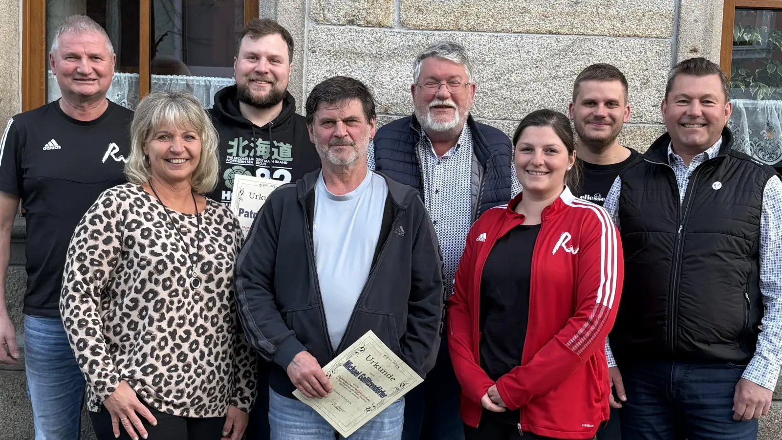 Vorstandschaft und die zu Ehrenden (Bild: Martina Lorenz)