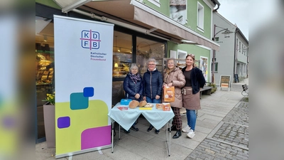 Die Damen des katholischen Frauenbundes Windischeschenbach mit Lisa Forster (rechts). (Bild: Edeltraud Sperber)