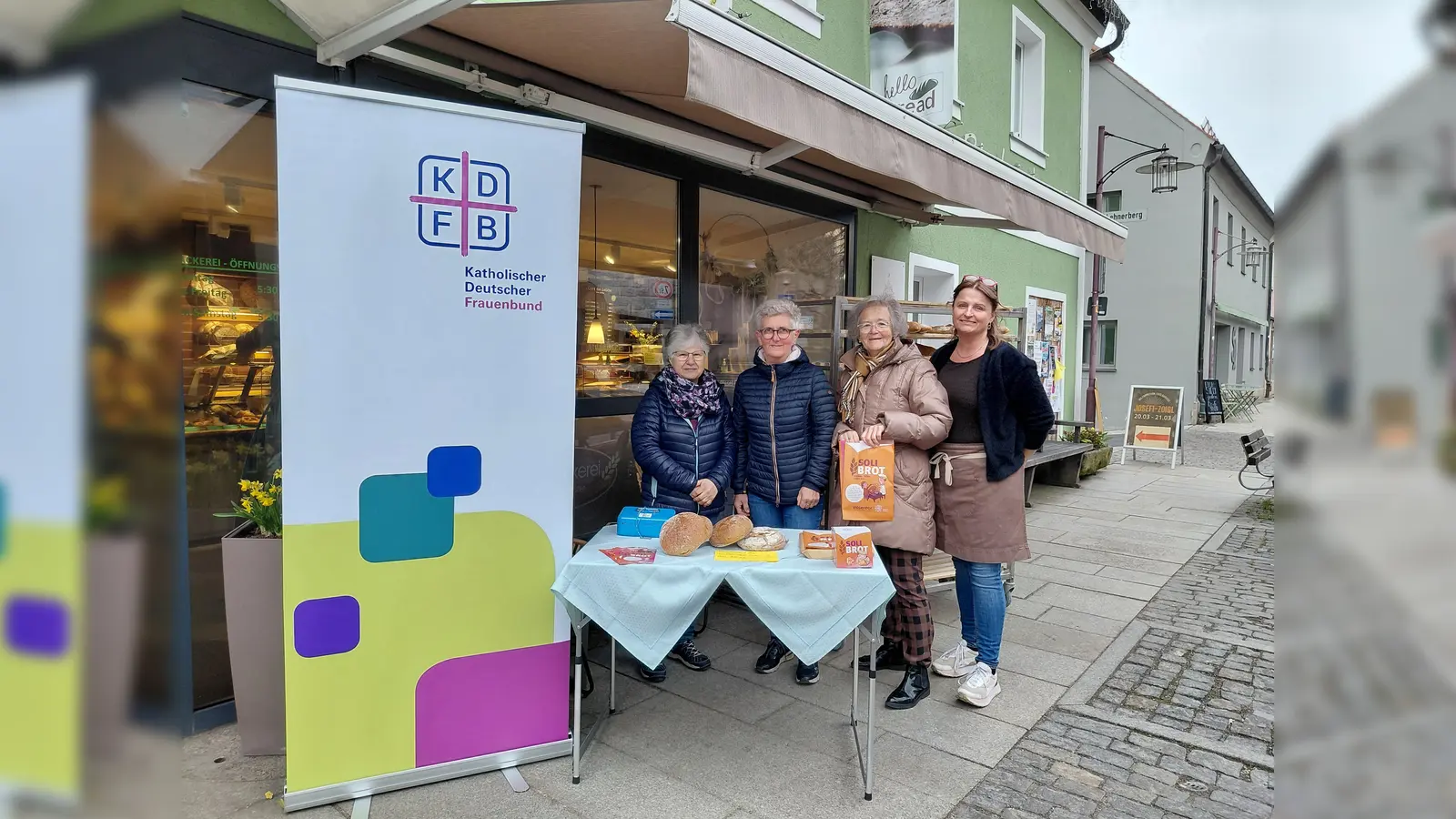 Die Damen des katholischen Frauenbundes Windischeschenbach mit Lisa Forster (rechts). (Bild: Edeltraud Sperber)