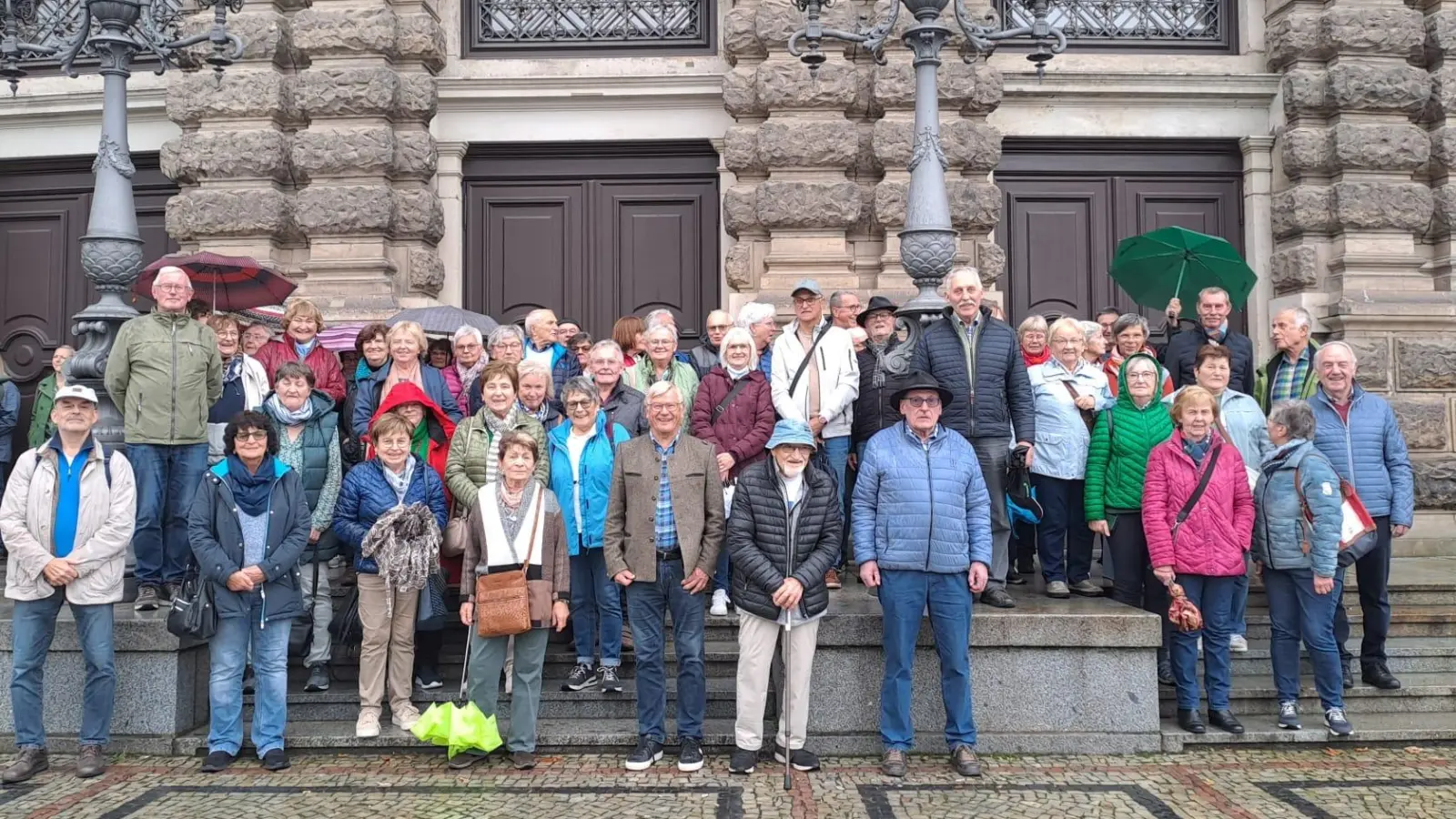 Konrad Zant (1.R., Mitte) mit den Teilnehmern der Veranstaltung beim Gruppenbild (Bild: Konrad Zant)