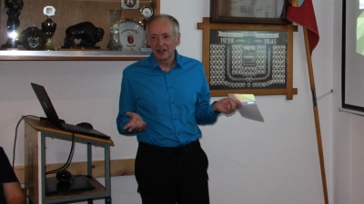 Der ehemalige NATO-Kommandeur Norbert Wagner berichtete im Reservistenheim der SRK Thanstein über aktuelle Herausforderungen der Deutschen Marine in der Ostsee. (Bild: Matthias Niebauer)