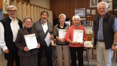 v.l.n.r.: Bezirksvors. Reinhard Ott, Anne-Marie Wunder, Erwin Weig, Irene Kötteritzsch, Elfriede Kraus, Vorstand Harald Höfner. (Bild: Georg Hüttner)