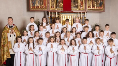 Erstkommunion in Tirschenreuth: 59 Kinder feiern feierlich. (Bild: Fotostudio Hummer )