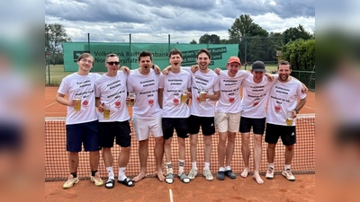 Meister NL3, von links: Felix Schuster, Christoph Janota, Mannschaftsführer Matthias Hagn, Christoph Weig, Justin Butler, Jonah Bräuer, Bruno Bräuer, Christoph Sommer (Bild: Hermann Riedl (rieher@web.de))