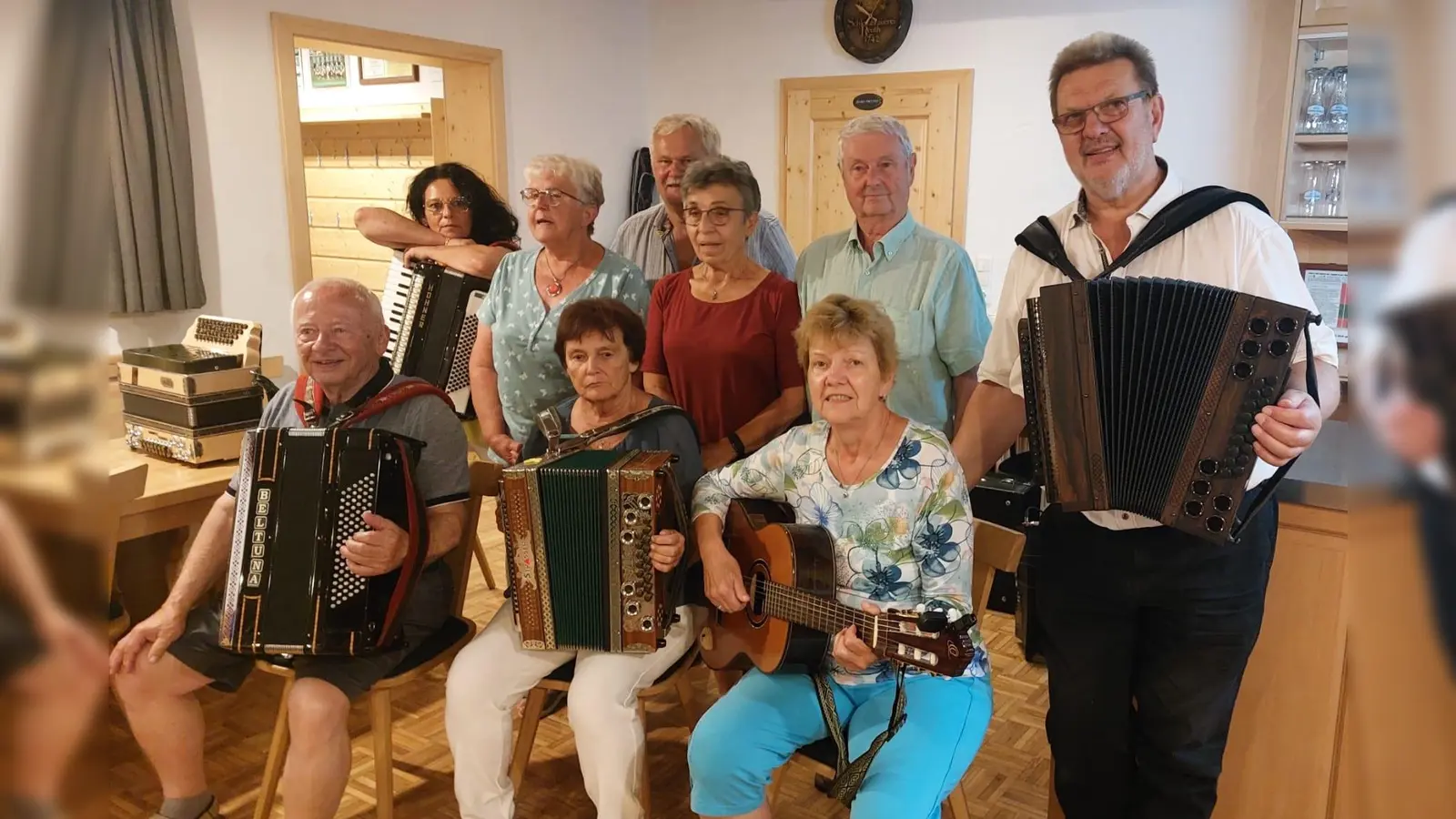 Die anwesenden Sänger und Musikanten beim Treffen im Juni. (Bild: Egon Böhm)