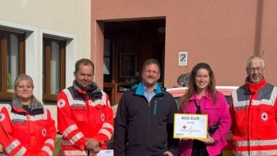 Christian Lautenschlager und Franziska Urban (CSU Freihung) übergaben die Spende an das HvO Team Sarah Ermer, Markus Kummer und Markus Dreyer (Bild: Sarah Ermer)