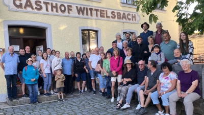 Beim „Schnapper” ließen die Teilnehmer den Ausflug ausklingen.  (Bild: Markus Höcht)