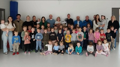 Der neue Bürgermeister Johannes Prechtl wurde herzlich im Kinderhaus Sankt Josef willkommen geheißen. (Bild: Josef Söllner)