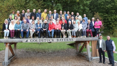 Hoch oben über Oberviechtach versammelten sich die Teilnehmerinnen und Teilnehmer des Schülertreffens zu einem Erinnerungsfoto. (Bild: Fotostudio Kraus)