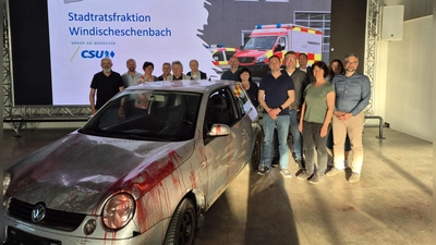 Besichtigung BayZBE - Fraktionsvorsitzender Thomas Wilhelm (links) und Bürgermeister Karlheinz Budnik (vierter von links) mit den weiteren Teilnehmern  (Bild: Thomas Wilhelm)