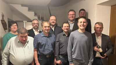 Neue Vorstandschaft und Gäste  (Bild: Christina Herzner )