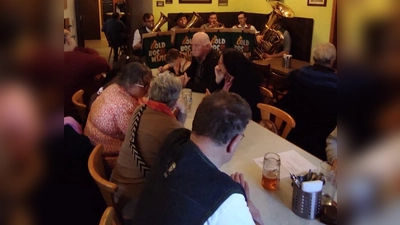 Die Gäste der Josefifeier fühlten sich sichtlich wohl. (Bild: Pilipp Ertl)