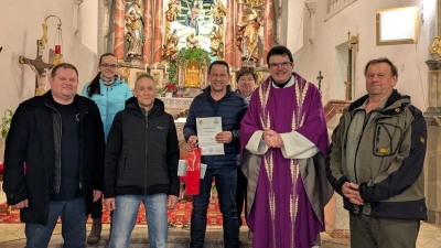 Norbert Vogl, Lisa Wiczorreck, Michael Knott, Alois Hanauer, Sophie Grau, Pfarrer Wolgang Dietz, Reinhard Wurm (von links). (Bild: Norbert Vogl)