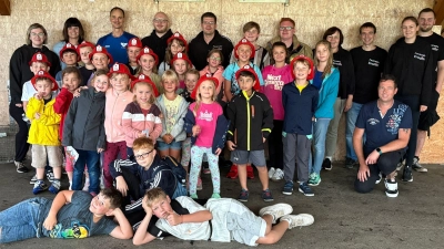 Einen tollen Nachmittag erlebten die Kids mit der Feuerwehr und DJK (Bild: Kathleen Völkel)