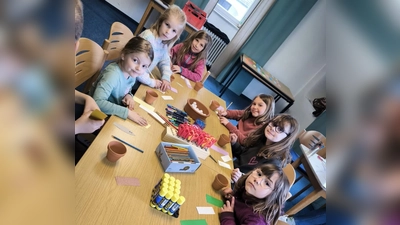 Die Kinder konnten verschiedene Stationen rund um Ostern besuchen. (Bild: Ann-Kathrin Förderreuther)