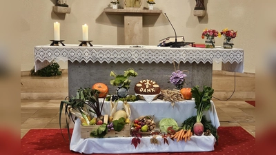 Früchte unserer Heimat am Erntealtar (Bild: Markus Hubmann)