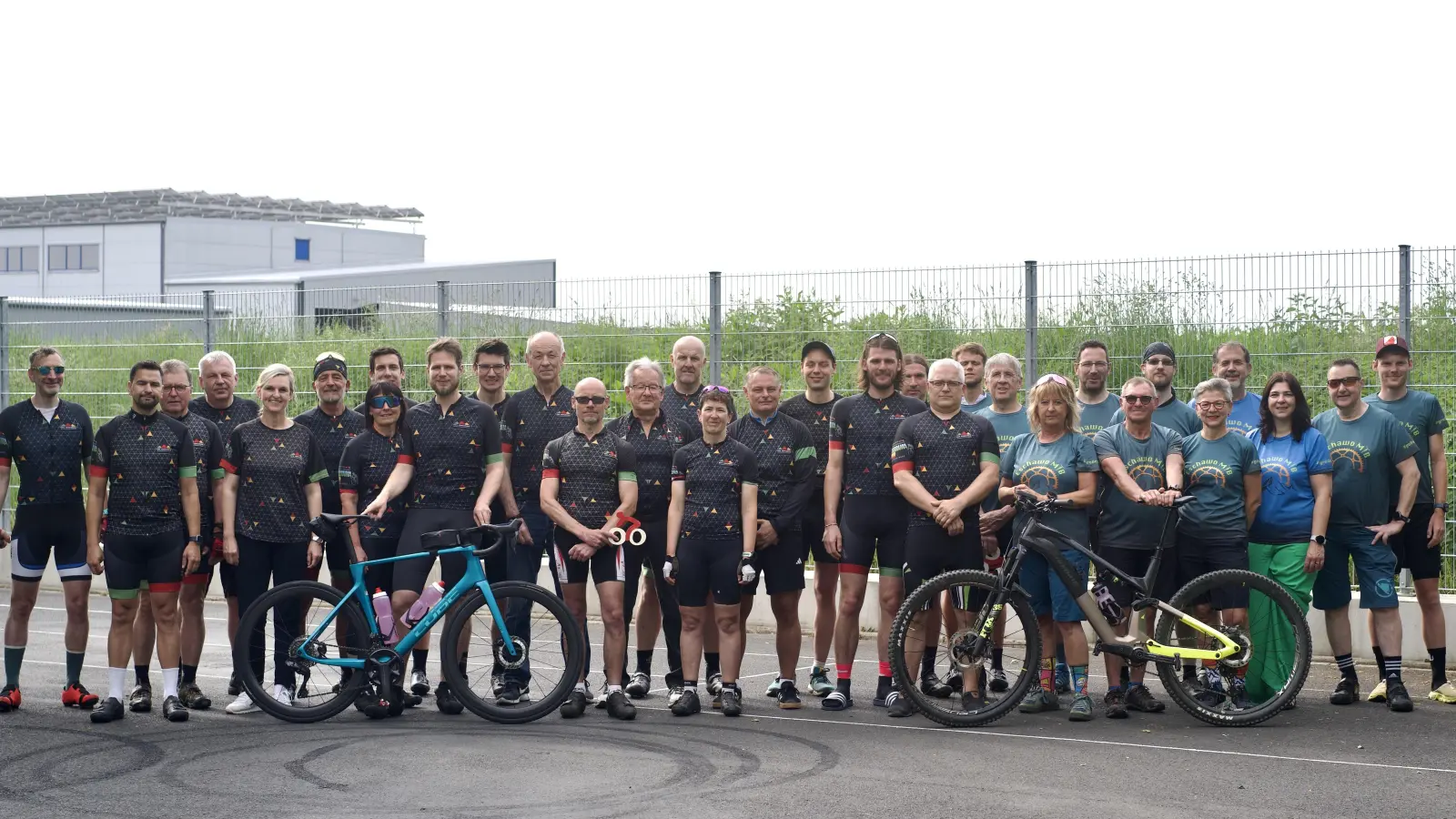Mitglieder des RSV Concordia Windischeschenbach vor dem Start zur Testtour. (Bild: Maximilian Zeus)